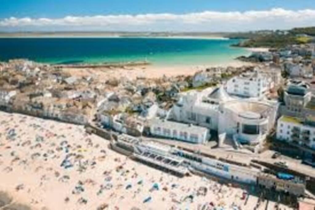 St Ives Apartment Private Parking With Garden 10 Minute Walk Into Town And Beach Екстер'єр фото